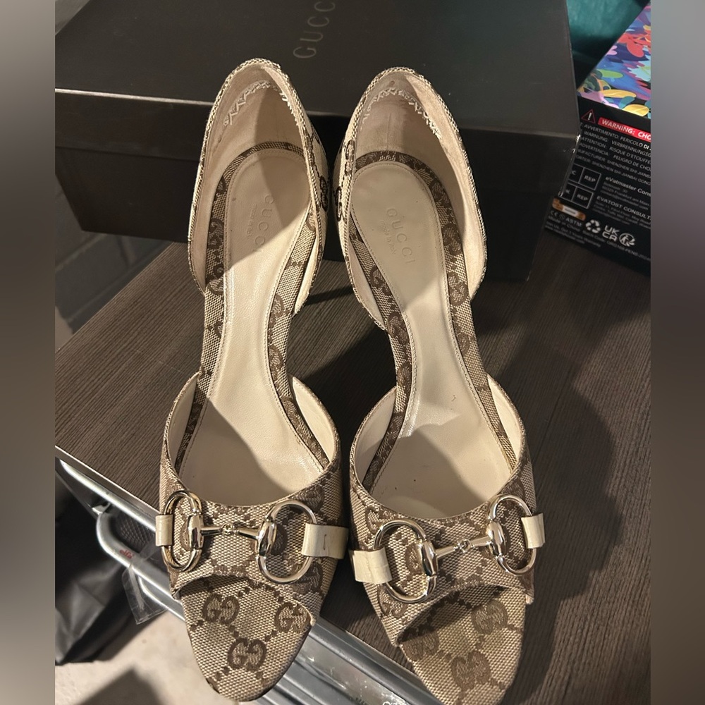 Gucci Canvas D'Orsay Pump Sand Tess Cuoio 9761